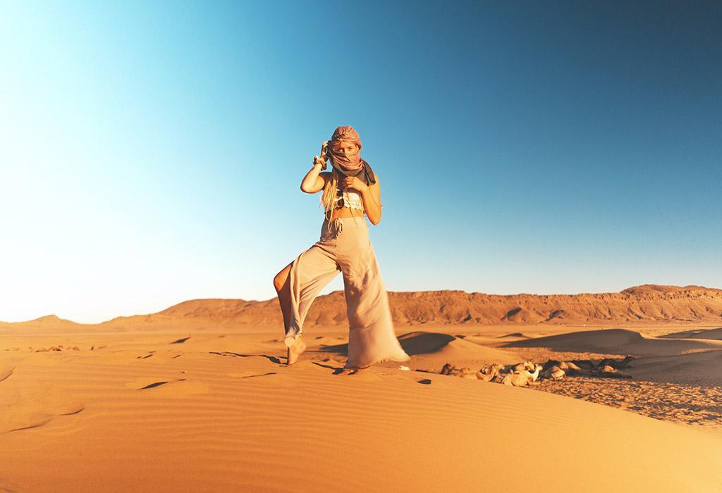 beatiful-women-in-desert-of-zagora