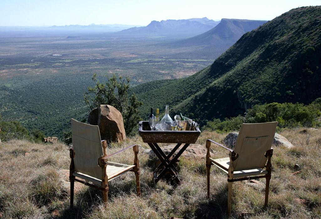 mountain-drinks-al-fresco-picnic-samara-karoo-reserve-south-africa-1500×934-1
