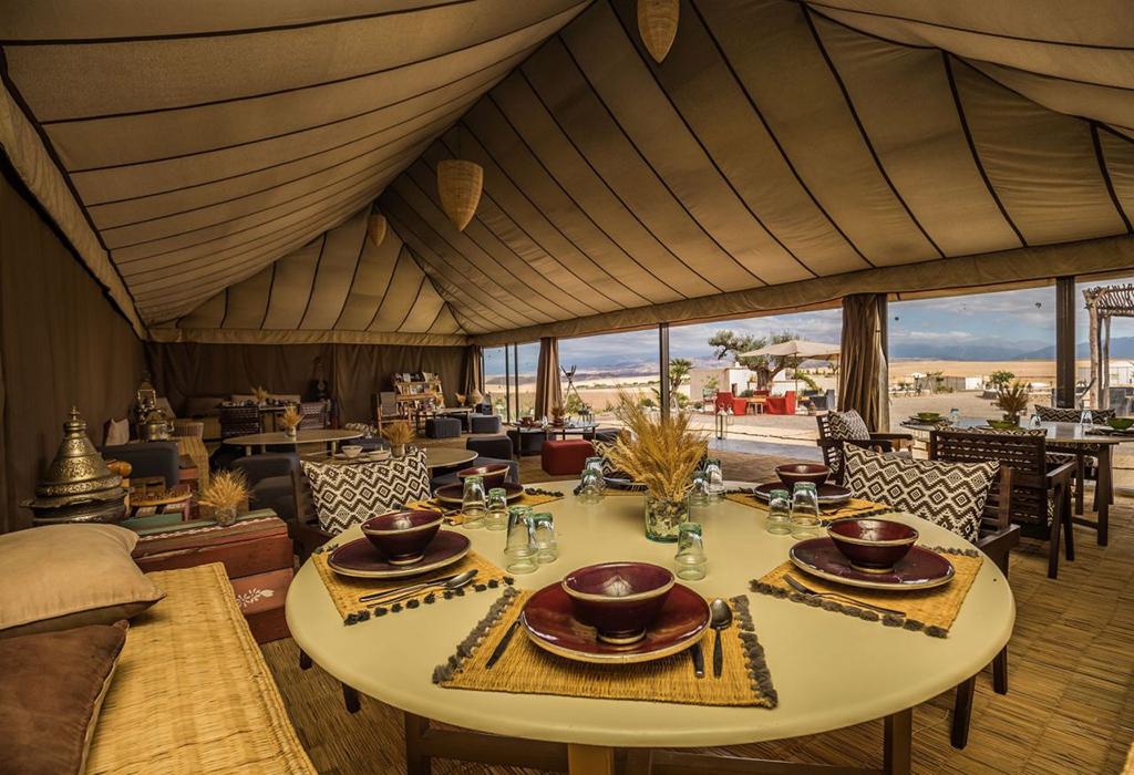restaurant-dans-le-desert-marocain-terre-des-etoiles-5-1